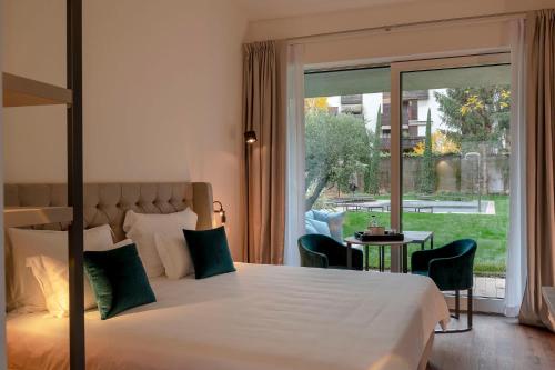 Double or twin room, superior, garden view