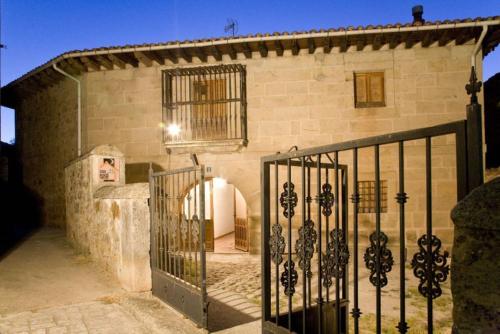  Los Trashumantes, Pension in Molinos de Duero bei Regumiel de la Sierra