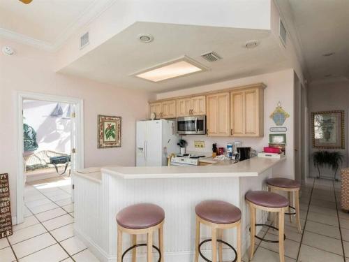 Pink Palace by Meyer Vacation Rentals - image 3