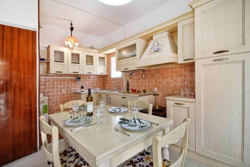  3BR Corfu town suburbs apartment in Alepou