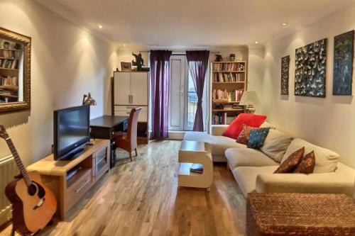 Idyllic Cosy Home Of Maida Vale, , London