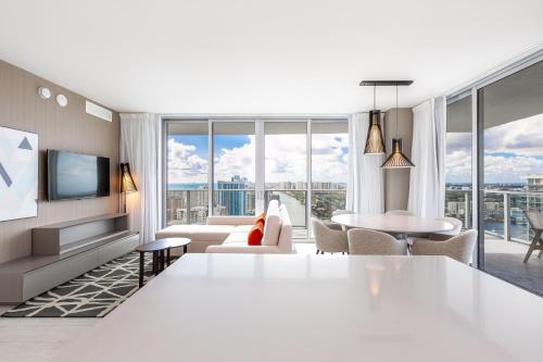 Private Ocean Condos at Hyde Beach Resort & Residences - 발코니/테라스