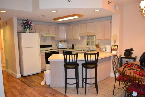 River Place Condos 411 3BD - image 2
