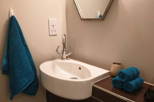 Topaz Properties One bedroom Executive Apartment CMK
