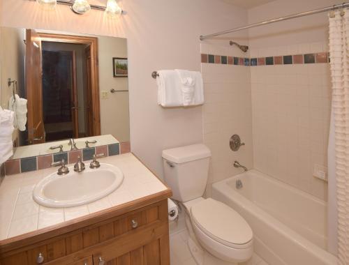 Two-Bedroom Apartment in Beaver Creek, USA
