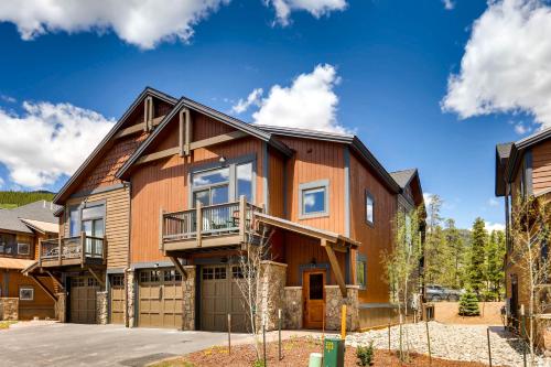 Three-Bedroom Townhouse - image 5