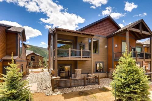 Three-Bedroom Townhouse - image 8
