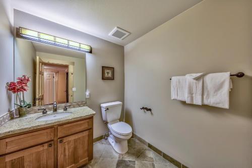 Three-Bedroom Townhouse - image 7