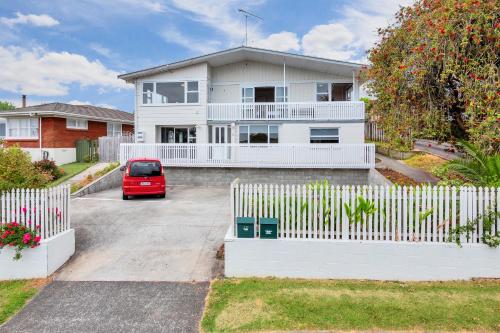 Fabulous Three Bedroom Home In Pakuranga