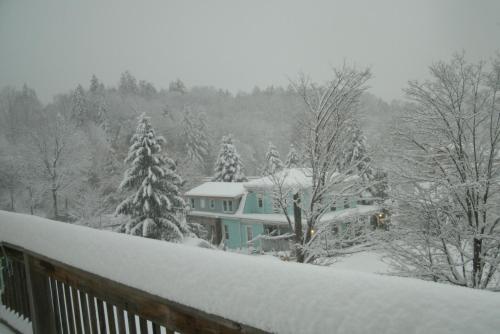 Townhouse W Private Deck & Mt View in Windham, USA