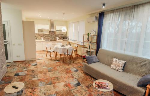 Royal House Apartment - image 10