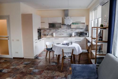 Royal House Apartment - image 12