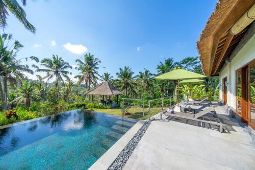 Villa Themma Jungle - Sumptuous 3BR Luxury Villa with Majestic Jungle View North of Ubud