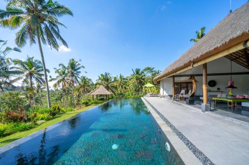 Villa Themma Jungle - Sumptuous 3BR Luxury Villa with Majestic Jungle View North of Ubud