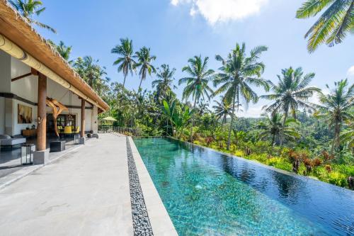 Villa Themma Jungle - Sumptuous 3BR Luxury Villa with Majestic Jungle View North of Ubud