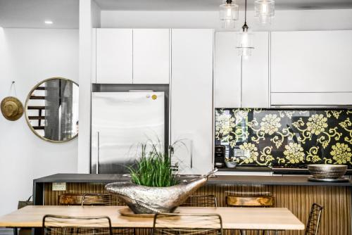 Luxury Three-Bedroom Apartment - Butter Factory Warehouse #8 image 4