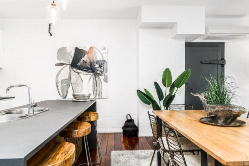 Luxury Three-Bedroom Apartment - Butter Factory Warehouse #8 image 5