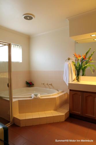 Badezimmer, Summerhill Motor Inn in Merimbula