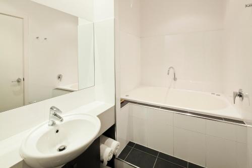 Ballarat Suites - 화장실