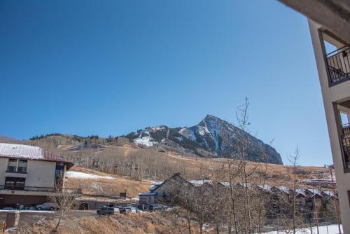 Rustic-Contemporary 3Br With Great Views Condo - image 11