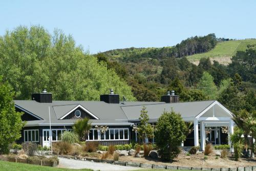 Woodhouse Mountain Lodge