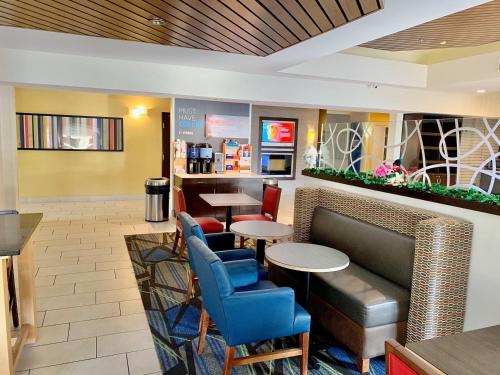 外部景觀, Holiday Inn Express Hotel & Suites Chicago-Libertyville By IHG in 利伯蒂維爾