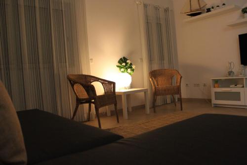 Casa Camoes, near airport, 4km Faro beach