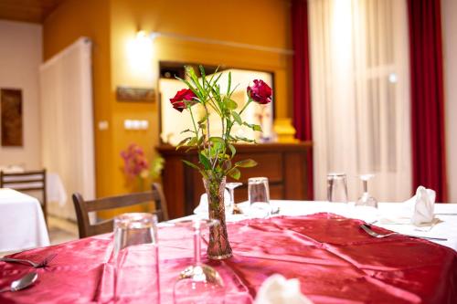 Restaurant, Andasibe Lemurs Lodge in Mantasoa
