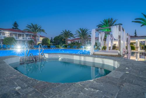 Golden Sun Hotel - main image