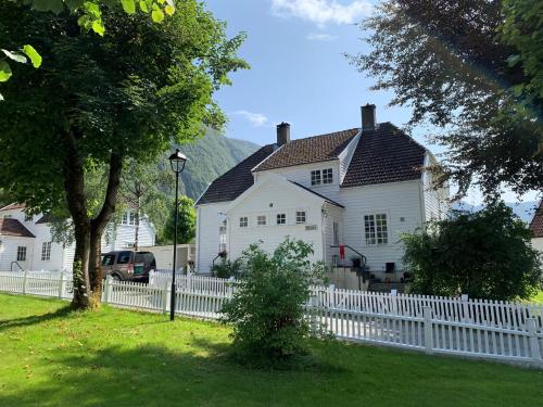 Høyanger 3 roms leilighet in Хьойангер