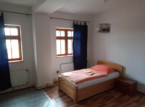 3 twin beds
