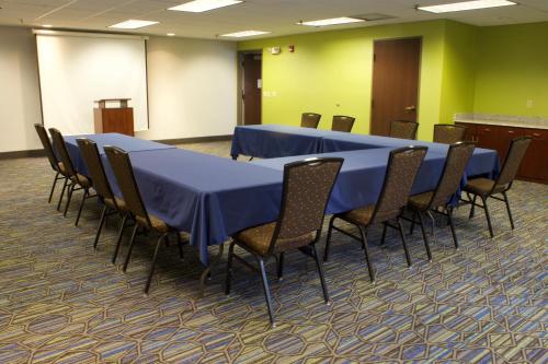 Holiday Inn Express Hotel & Suites-St. Paul