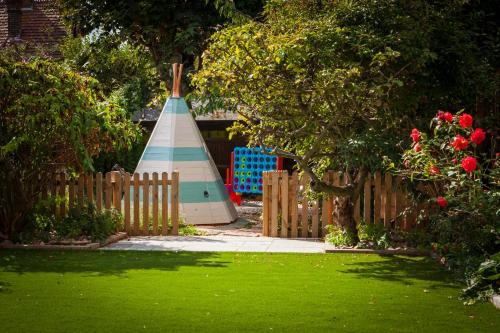 Sea Glimpses with garden, beachhut, parking