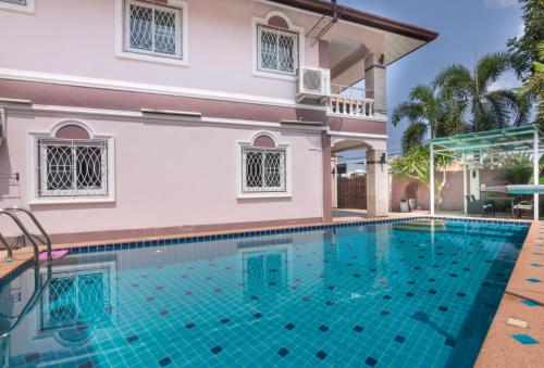 Villa Yanxi, 4 BR Pool Villa, 10 min to Walking Street Villa Yanxi, 4 BR Pool Villa, 10 min to Walking Street