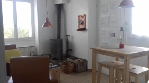 Maisonnette pour séjour déconnecté - réservation à la semaine gîte à louer Saint-Georges-d'Aurac