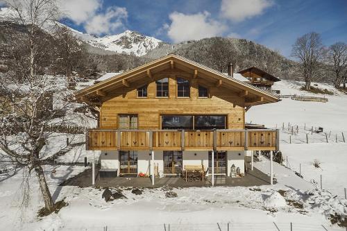 Two-Bedroom Apartment with Mountain View