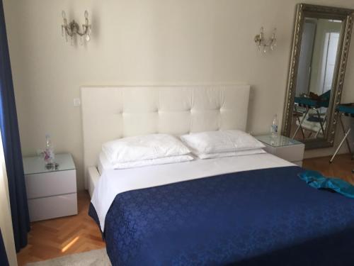 Trendy Notting Hill Apartment, , London