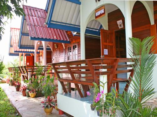 Balkon/Terrasse, Pong Phen Guesthouse in Kanchanaburi
