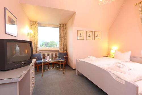 Family Room with Mountain View image 2