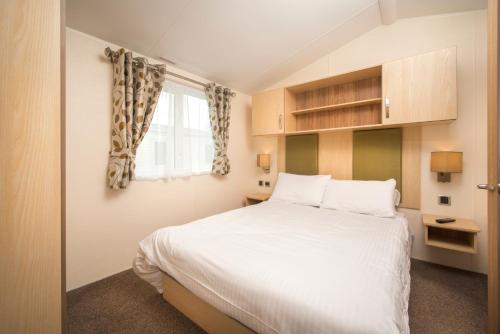 3 bedrooms, 6 beds