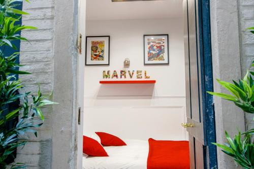 25 - Fun Duplex in Montorgueil - Tap to explore photos