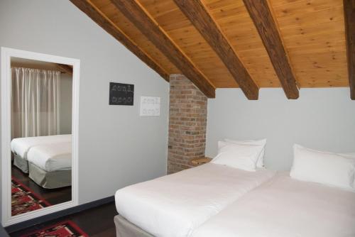 DIM's HOTEL - image 7