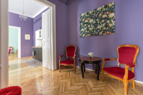 Eclectic Luxury & Spacious 2BR AC Apt in Center - image 6