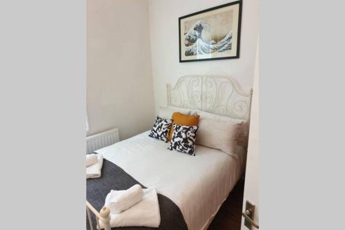 South Shield's Hidden Gem Garnet 3 Bedroom Apartment Sleeps 6 Guests, , Tyne and Wear