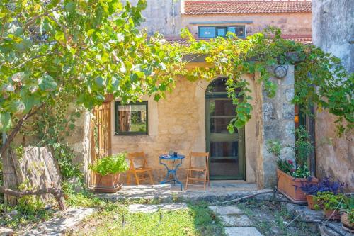  Milio's House in Roústika