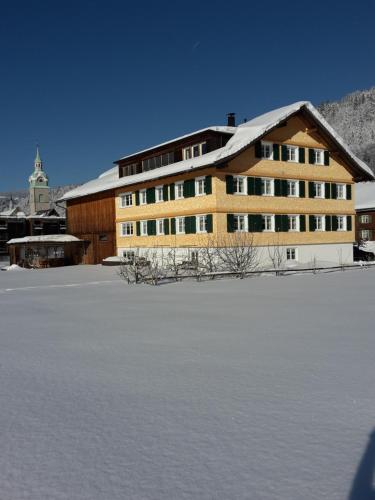 Gästehaus Appartements Egender, Pension in Bezau