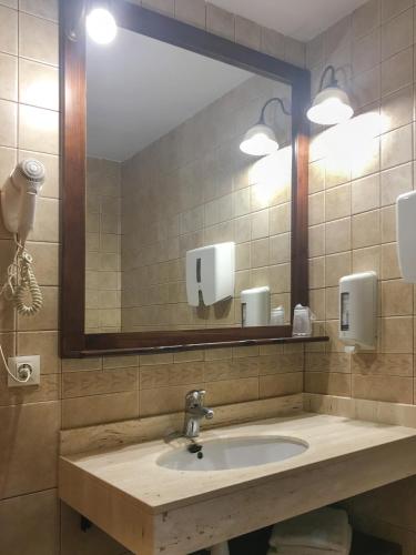 Double or Twin Room with Mountain View