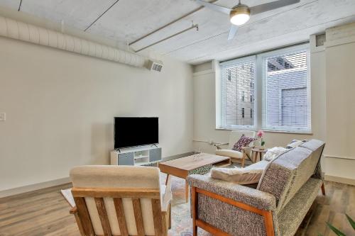 Old Town Suite + Pool + Clubhouse