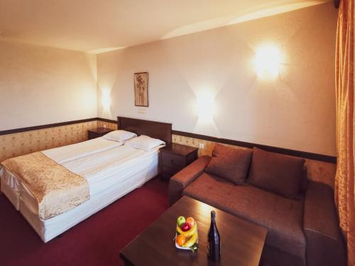 Double Room image 6