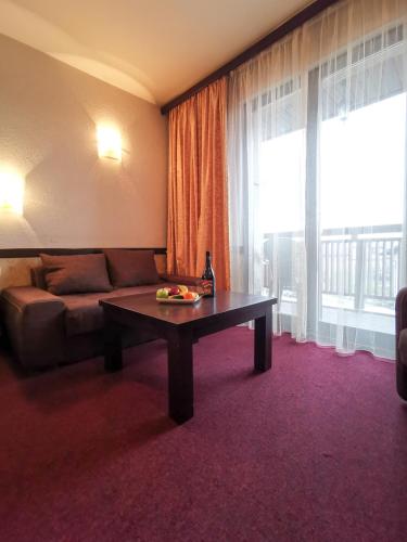 Double Room with Balcony image 6